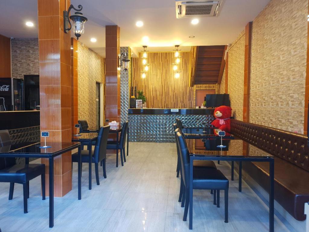 Baanpin Hotel Bangkok Exterior photo
