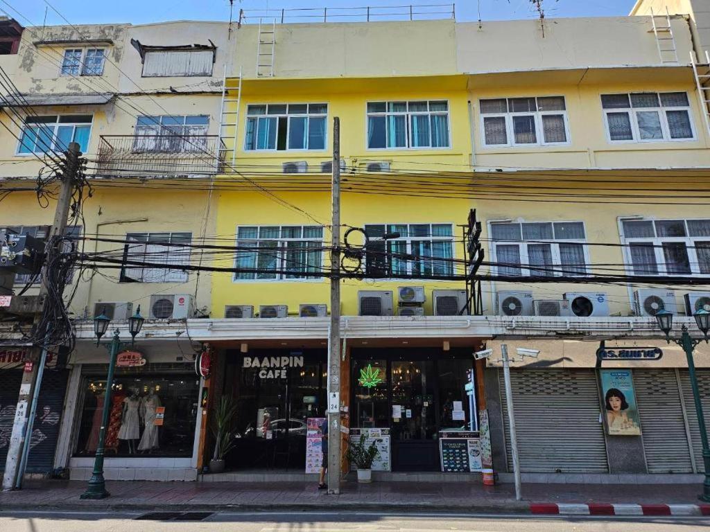 Baanpin Hotel Bangkok Exterior photo