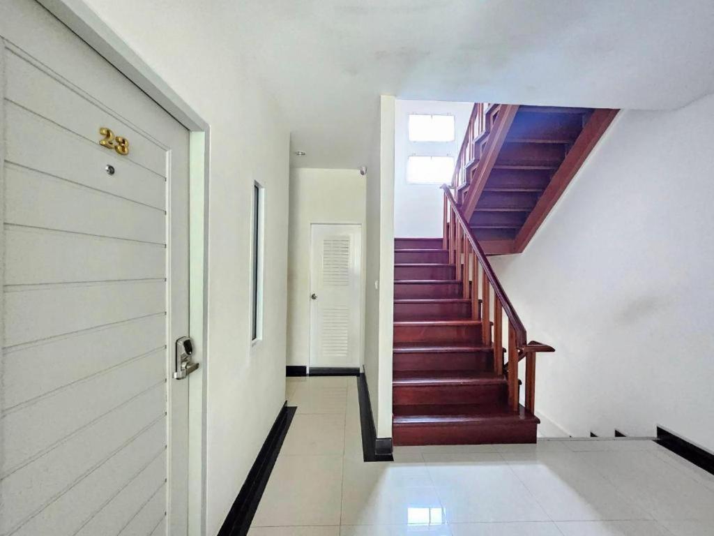 Baanpin Hotel Bangkok Exterior photo