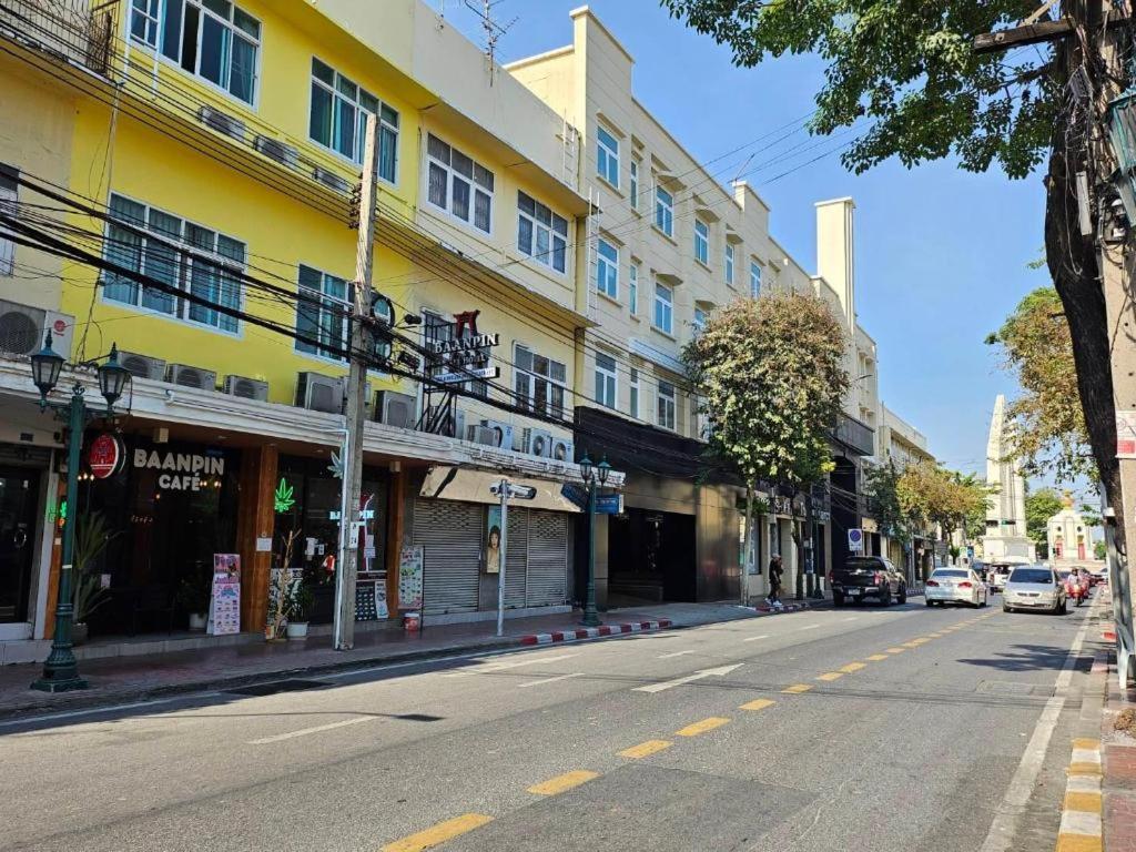Baanpin Hotel Bangkok Exterior photo