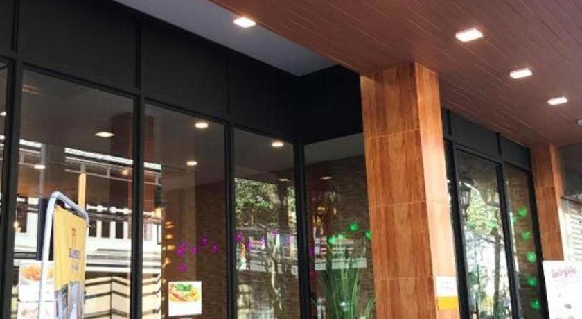 Baanpin Hotel Bangkok Exterior photo