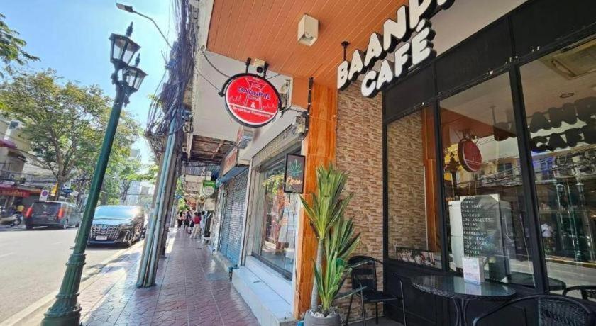 Baanpin Hotel Bangkok Exterior photo