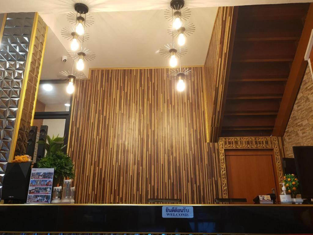 Baanpin Hotel Bangkok Exterior photo